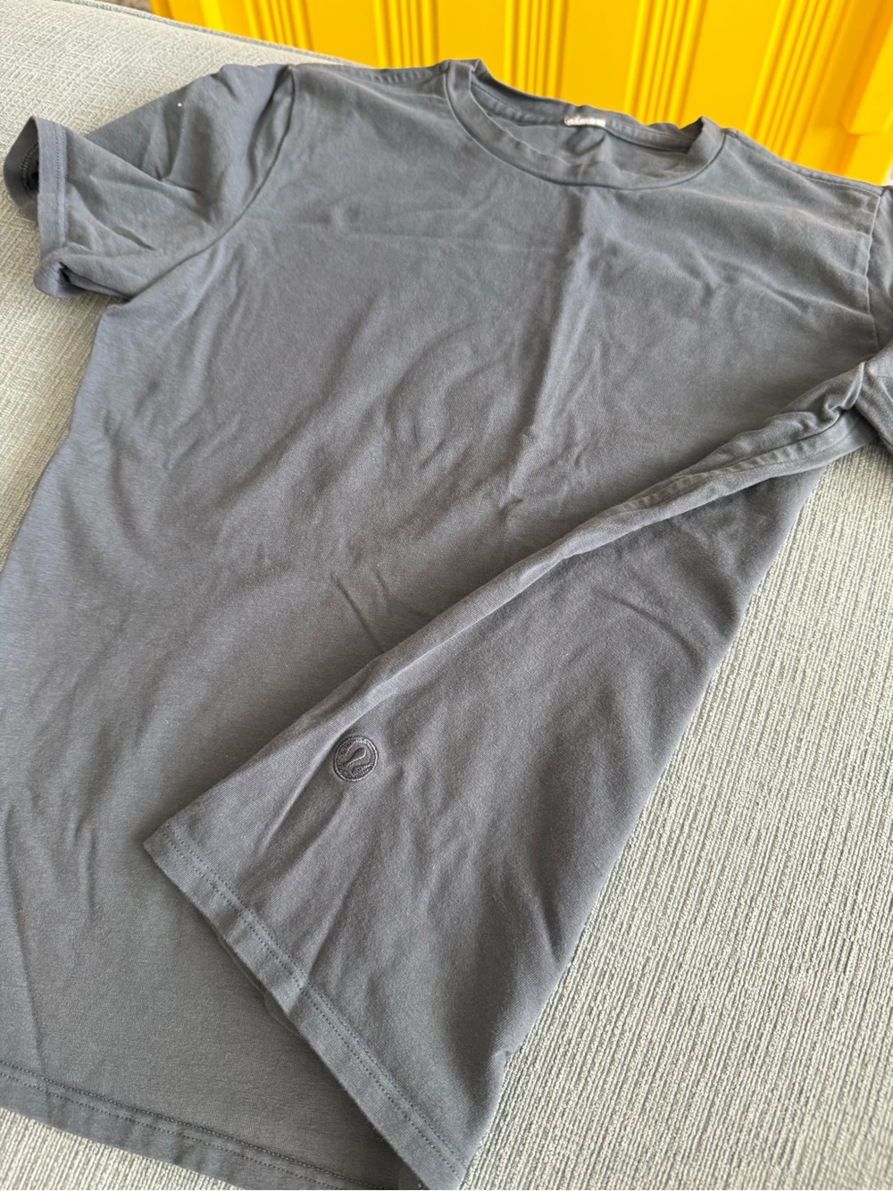 lululemon women’s Short Sleeve Crew Tee in Charcoal Gray 0/2